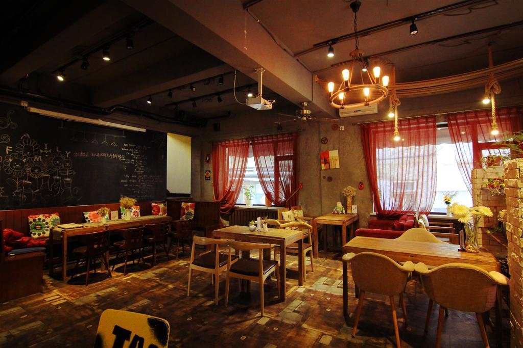 Dalian Buzz Light Year Youth Hostel Esterno foto