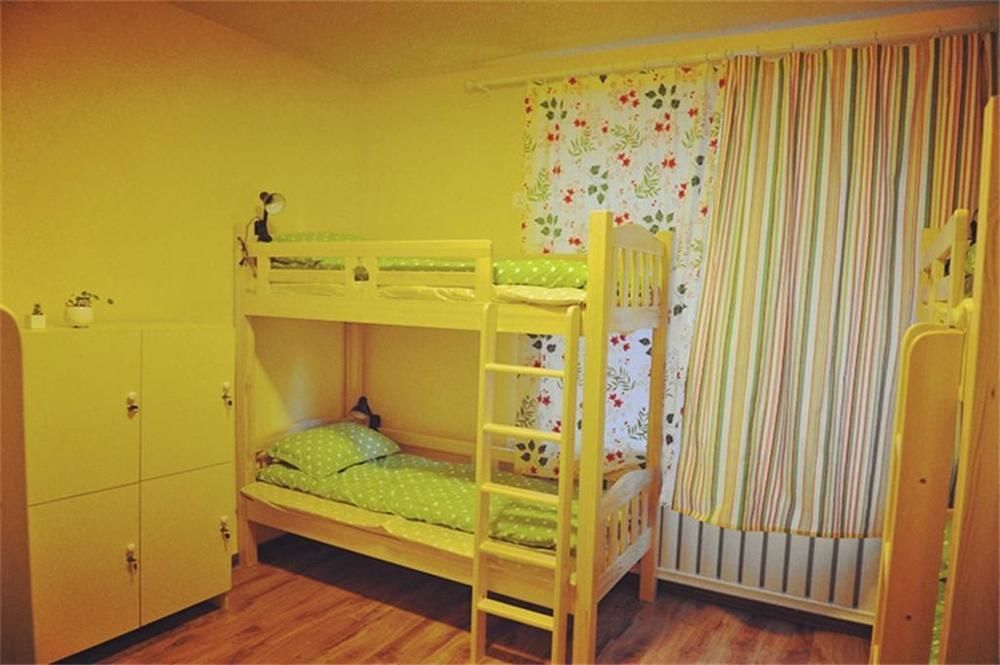 Dalian Buzz Light Year Youth Hostel Esterno foto